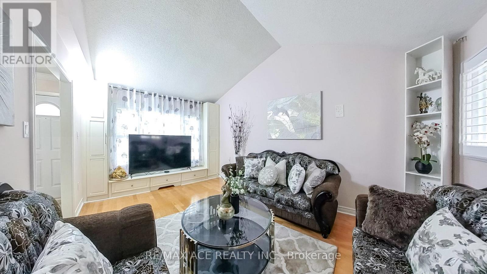15 Brennan Road, Ajax, ON photo 4