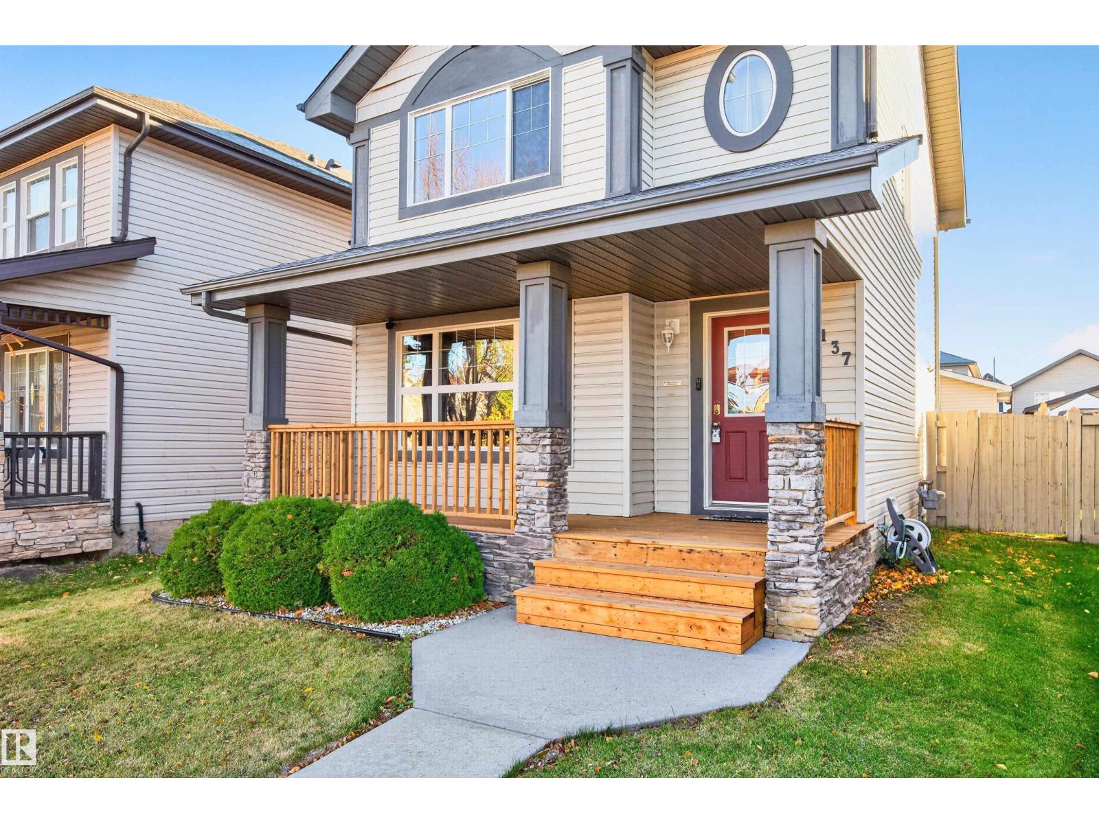137 62 St SW photo 2 — MLS® E4513327