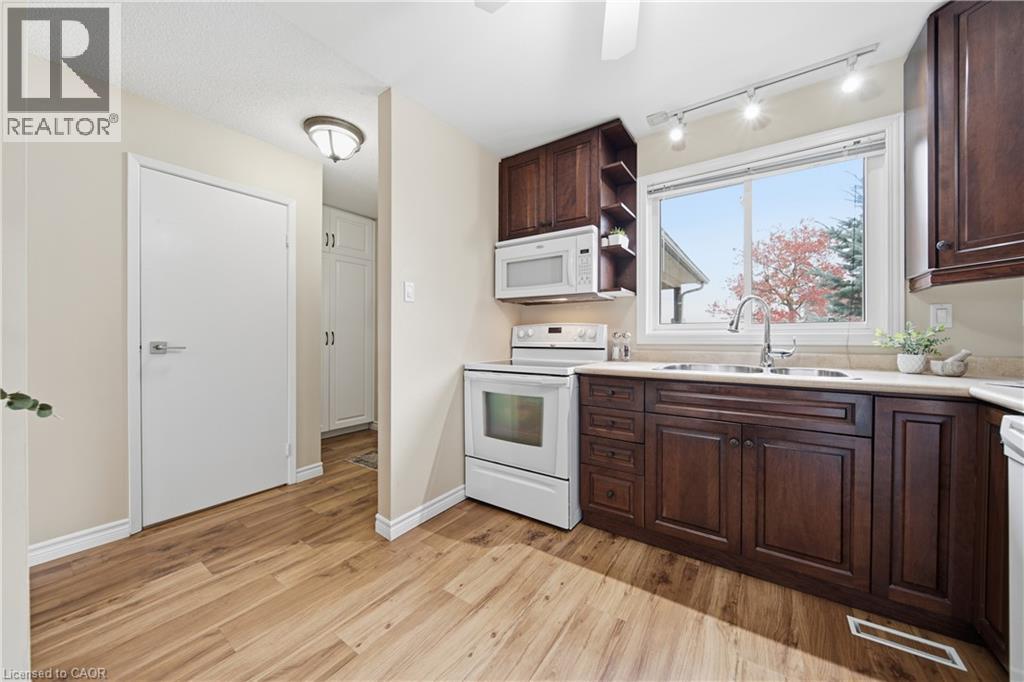 255 NORTHLAKE Drive Unit# 28, Waterloo — photo 5