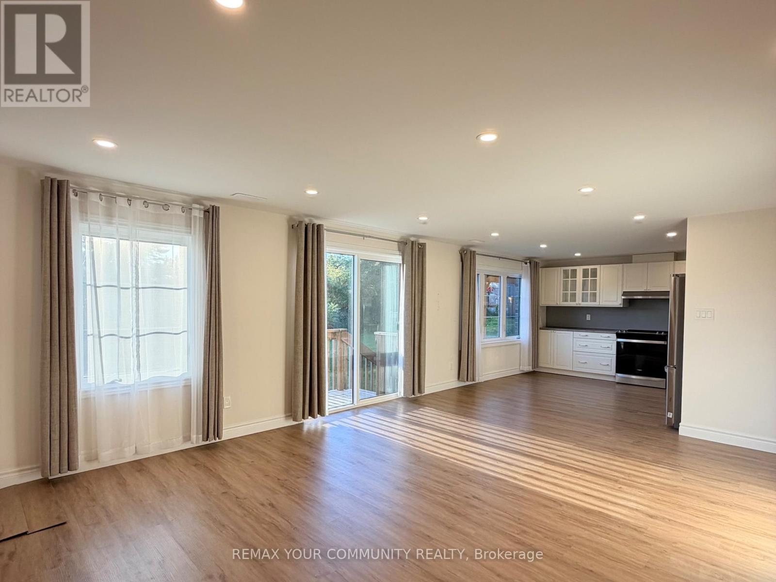LOWER - 22 UPBOUND COURT, East Gwillimbury (Holland Landing)