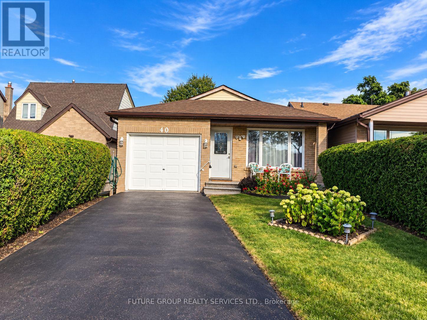 40 Lyton Crescent