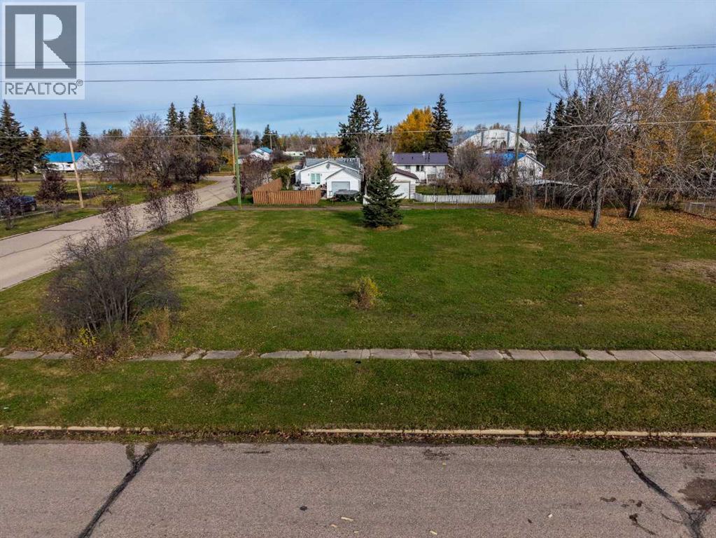300 & 302 1 Avenue NE, McLennan — photo 3