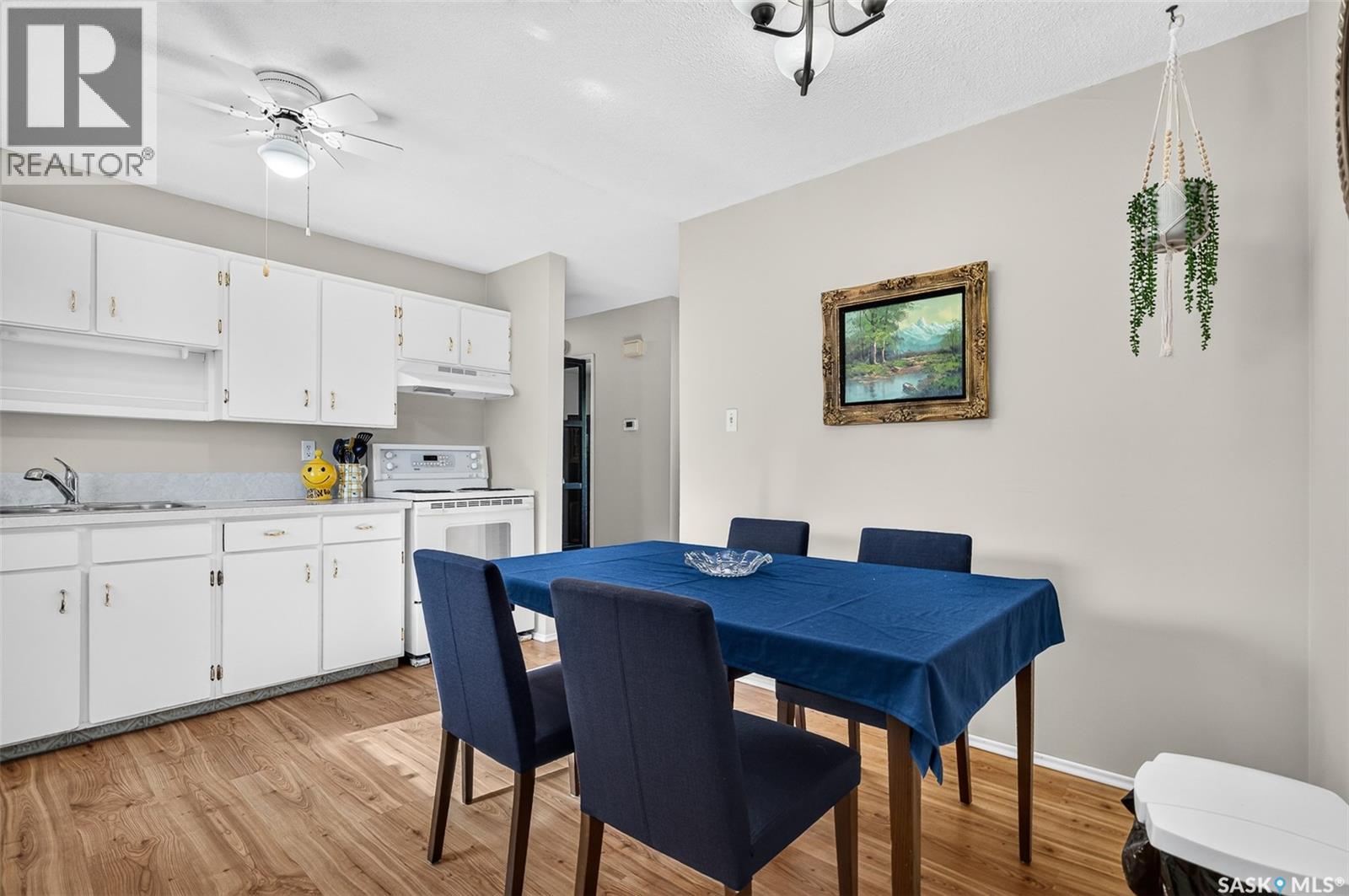 955 Holdsworth CRESCENT - 19