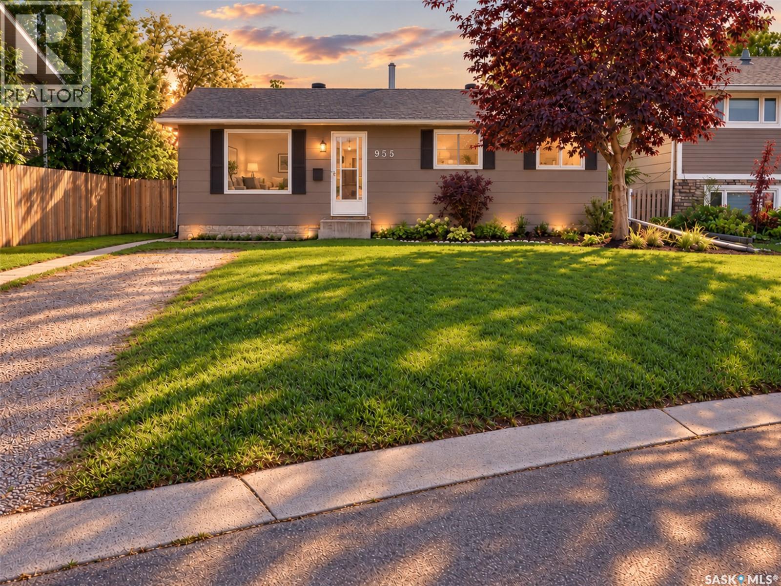955 Holdsworth CRESCENT, Moose Jaw — photo 2