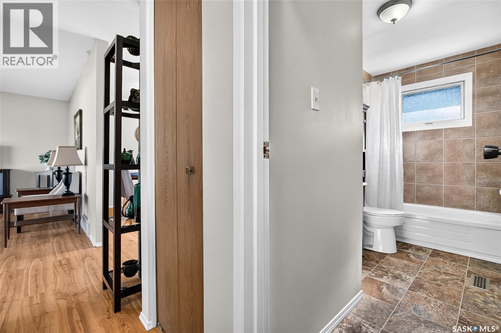 955 Holdsworth CRESCENT - 24