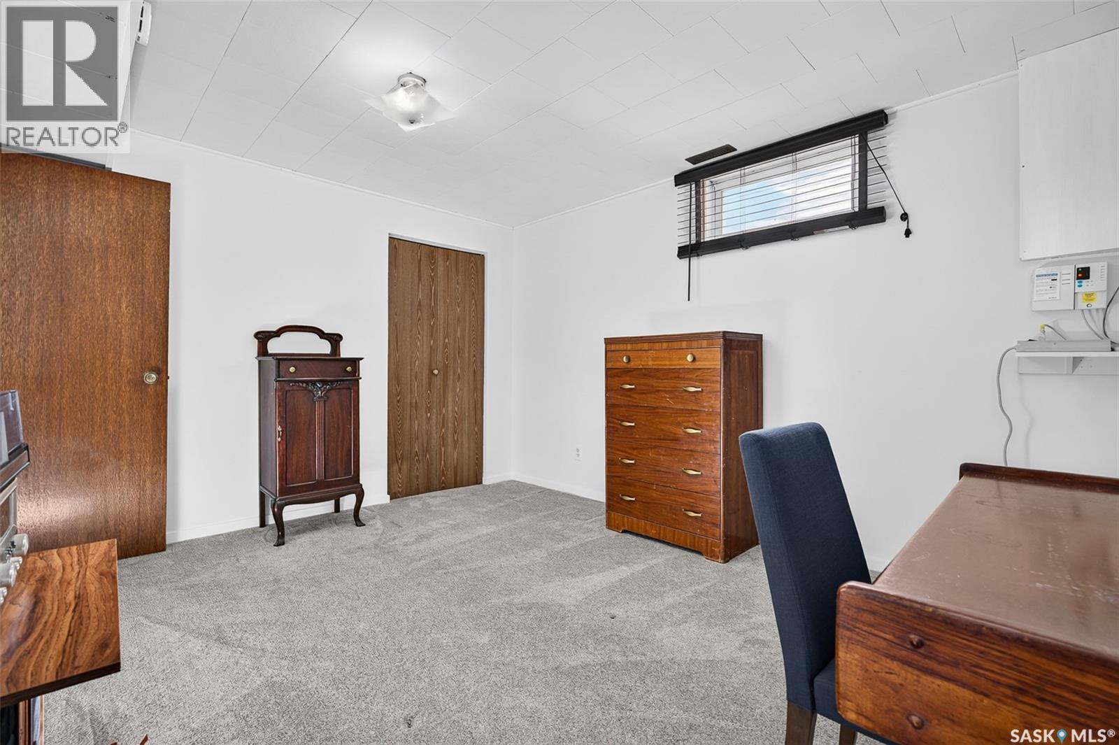 955 Holdsworth CRESCENT - 48