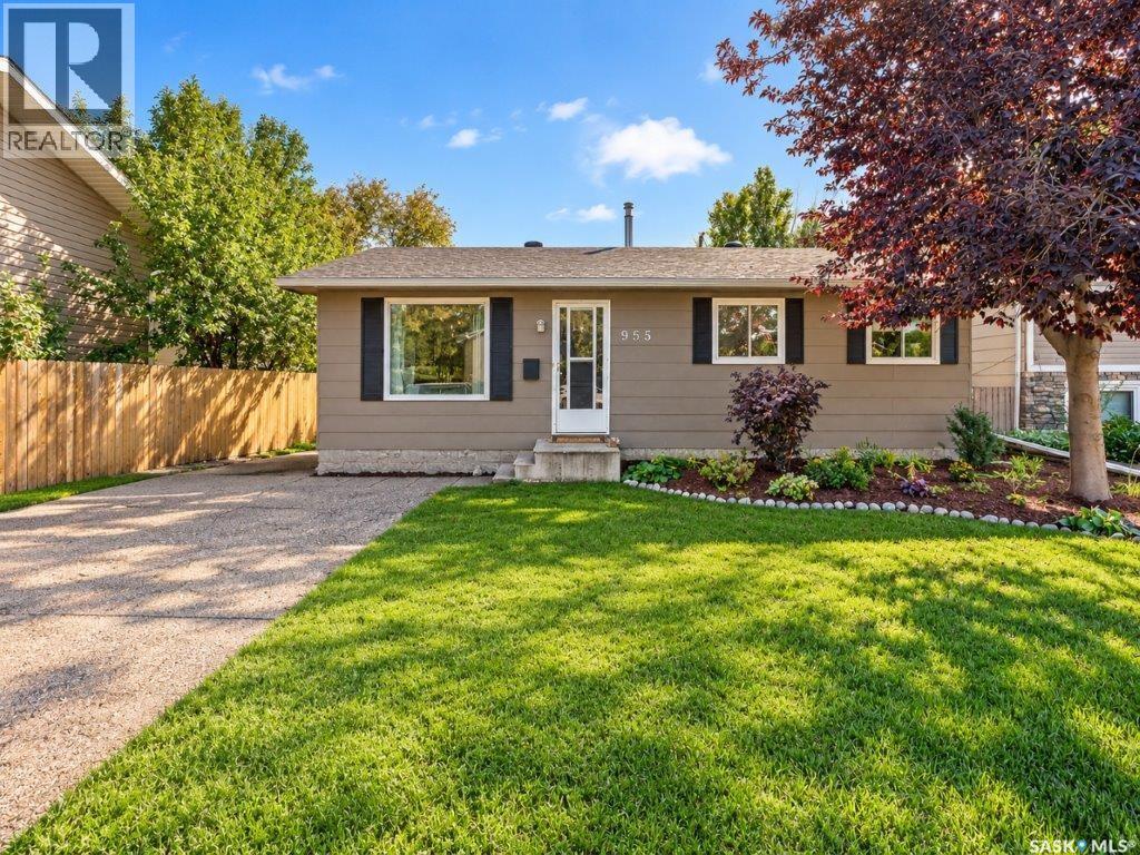 955 Holdsworth CRESCENT - 63