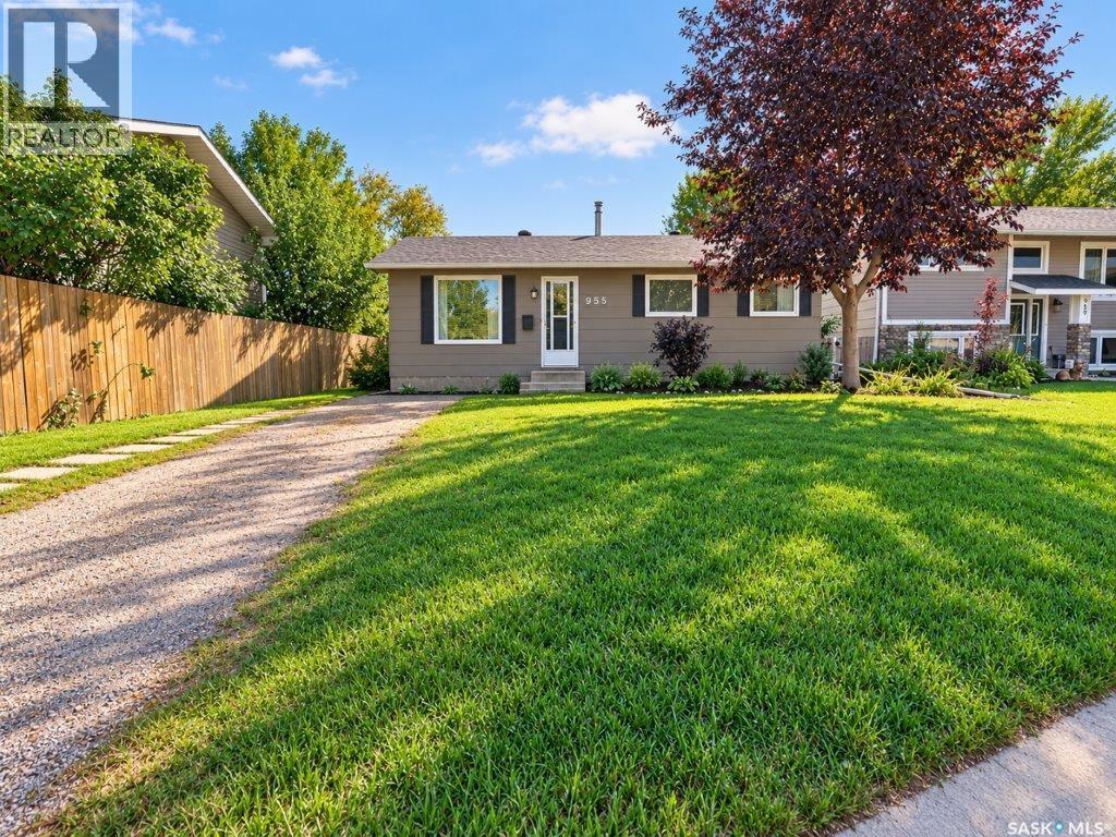 955 Holdsworth CRESCENT - 65