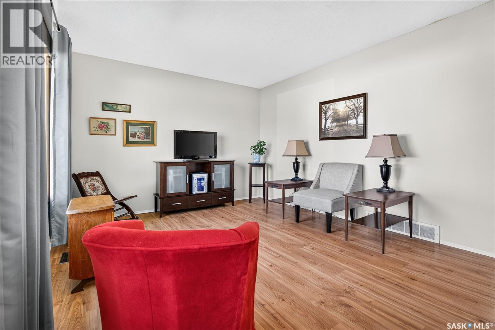 955 Holdsworth CRESCENT - 8
