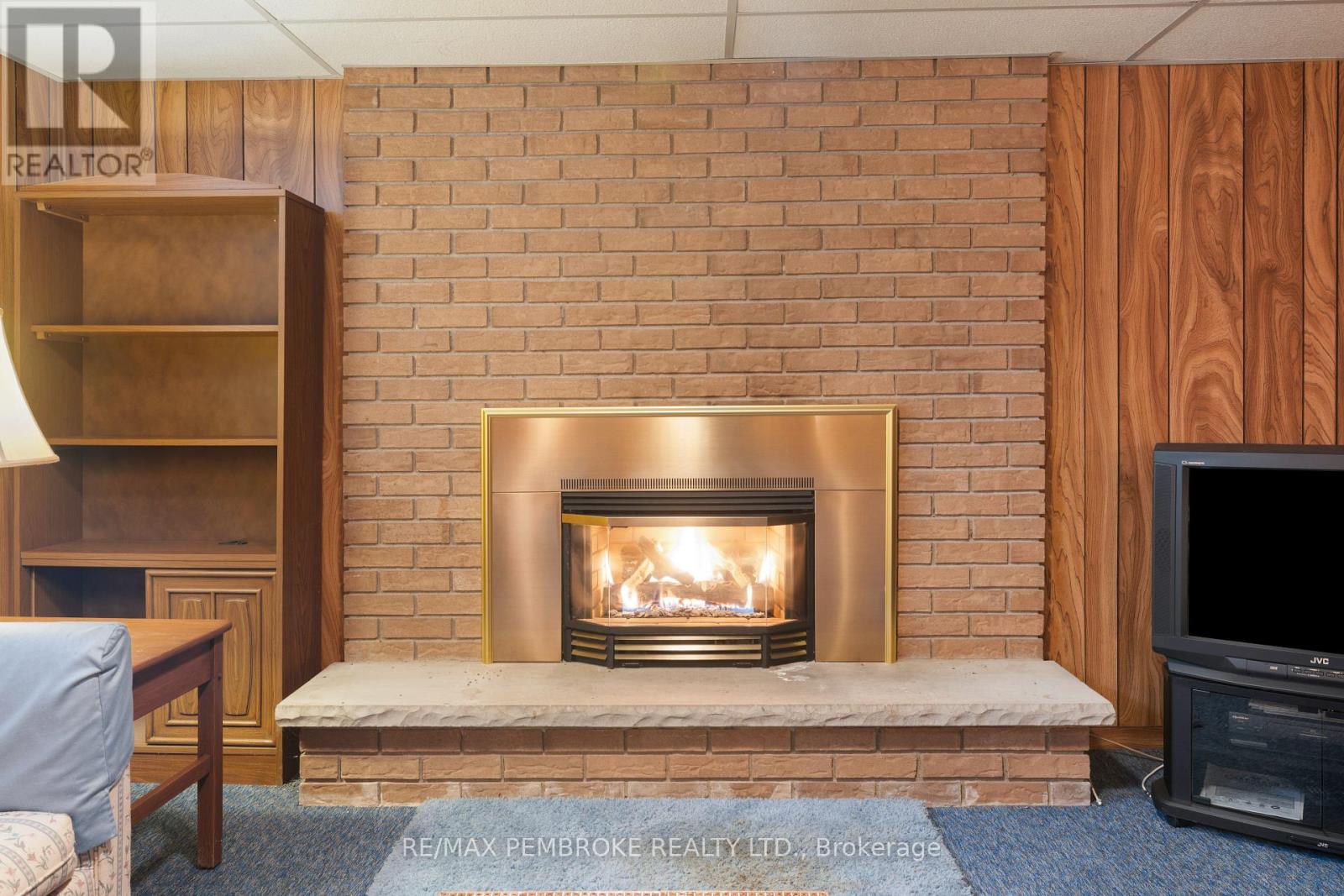 504 Wallace Street — photo 29