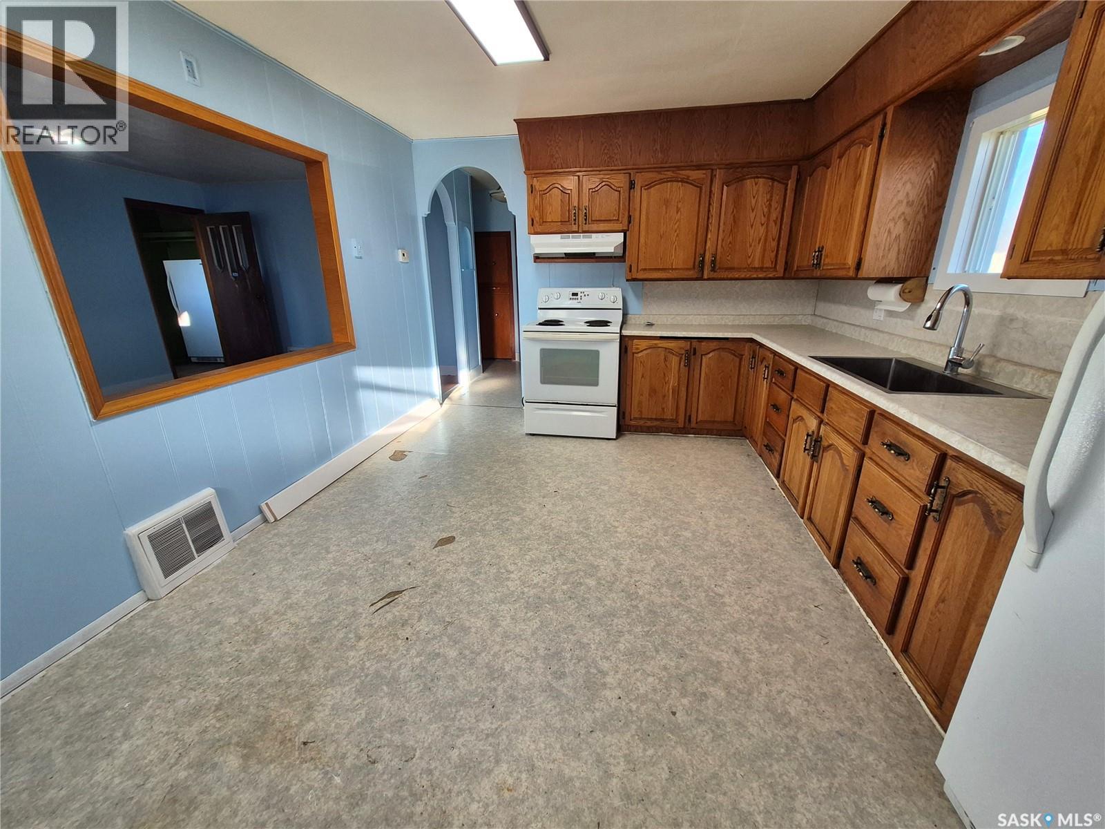 203 Loucks STREET, Pangman — photo 3