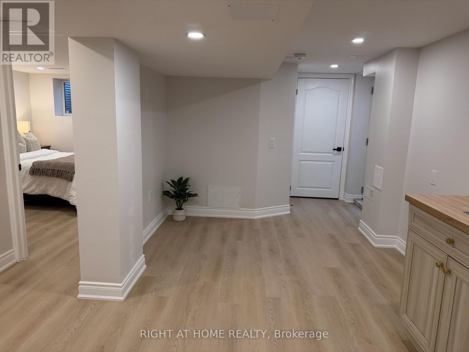 9 CRESTVIEW AVENUE - 36