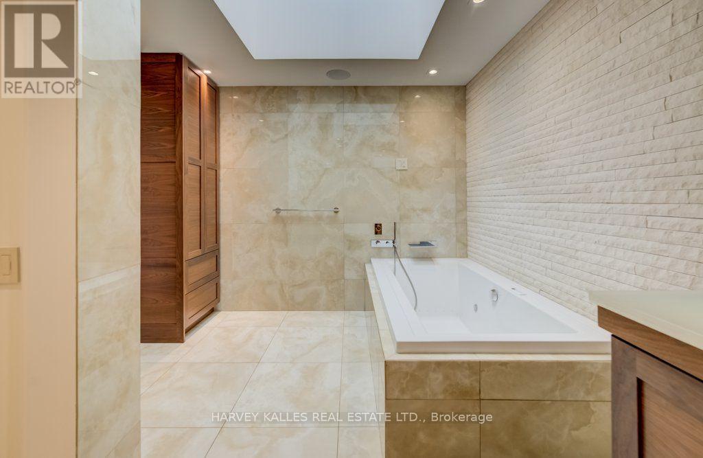 8 Westgate Walk, Kitchener, ON photo 31