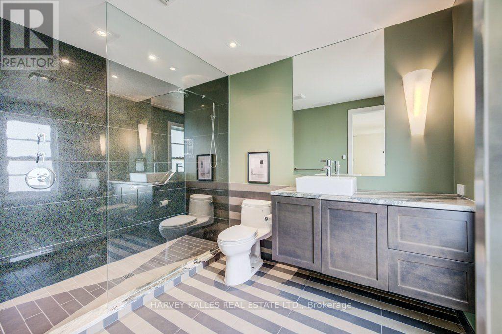 8 Westgate Walk, Kitchener, ON photo 40