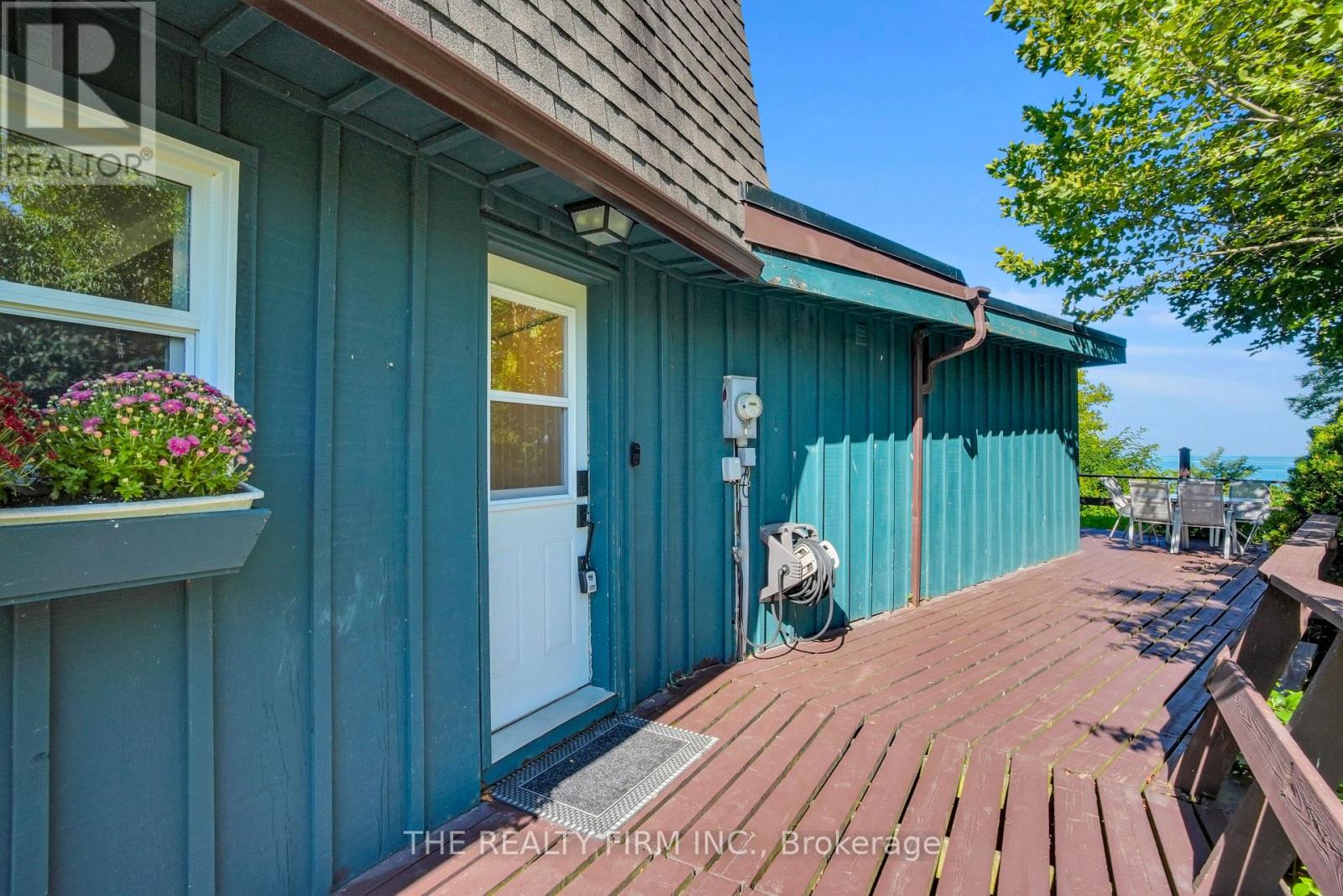 3692 Beverly Glen — photo 30
