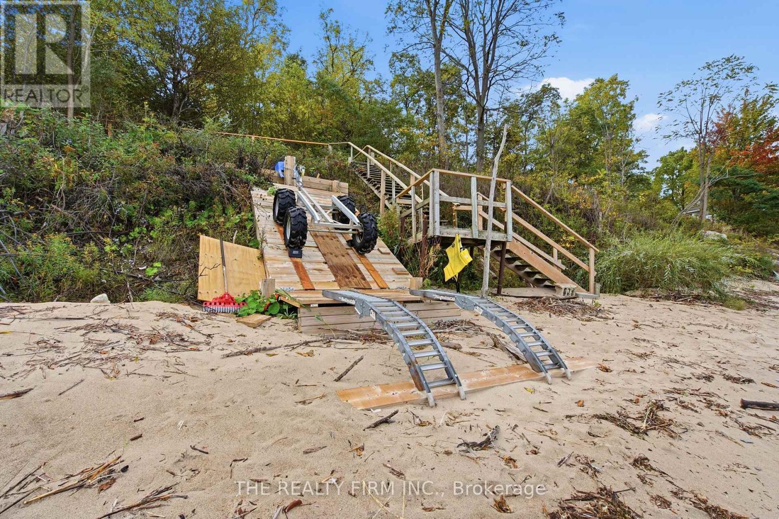 3692 Beverly Glen — photo 41