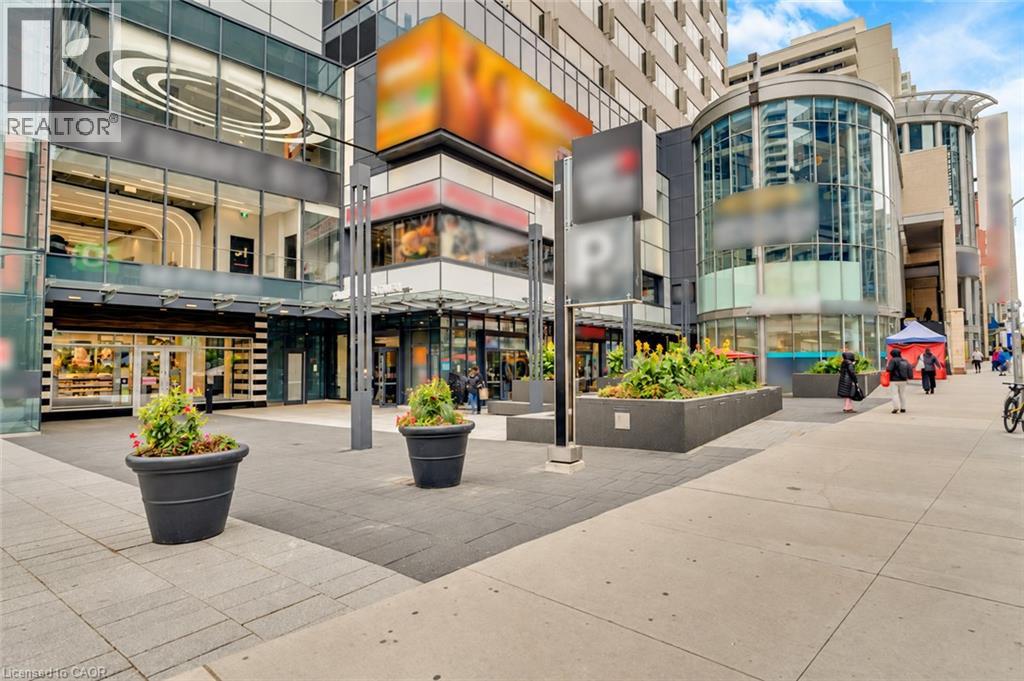 2221 Yonge Street — photo 24