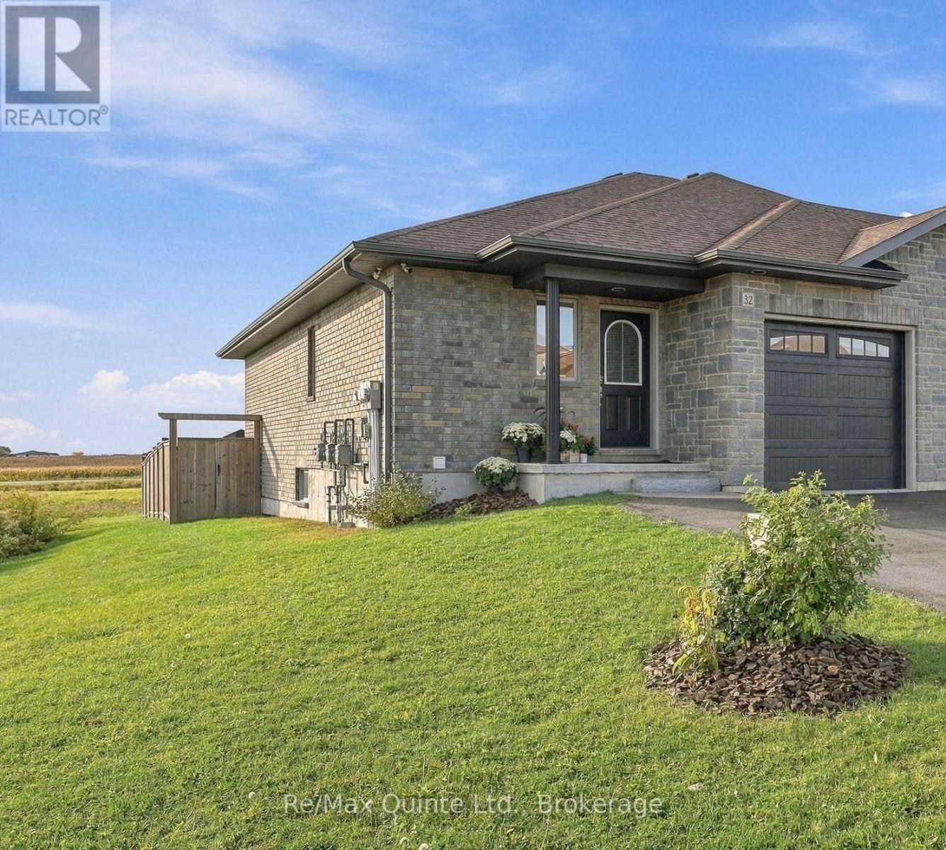 32 CORTLAND CRESCENT - 2