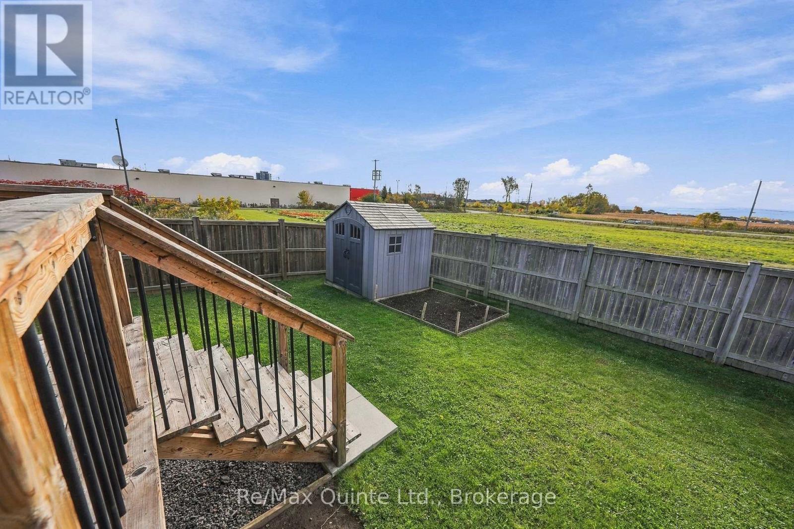 32 CORTLAND CRESCENT - 39