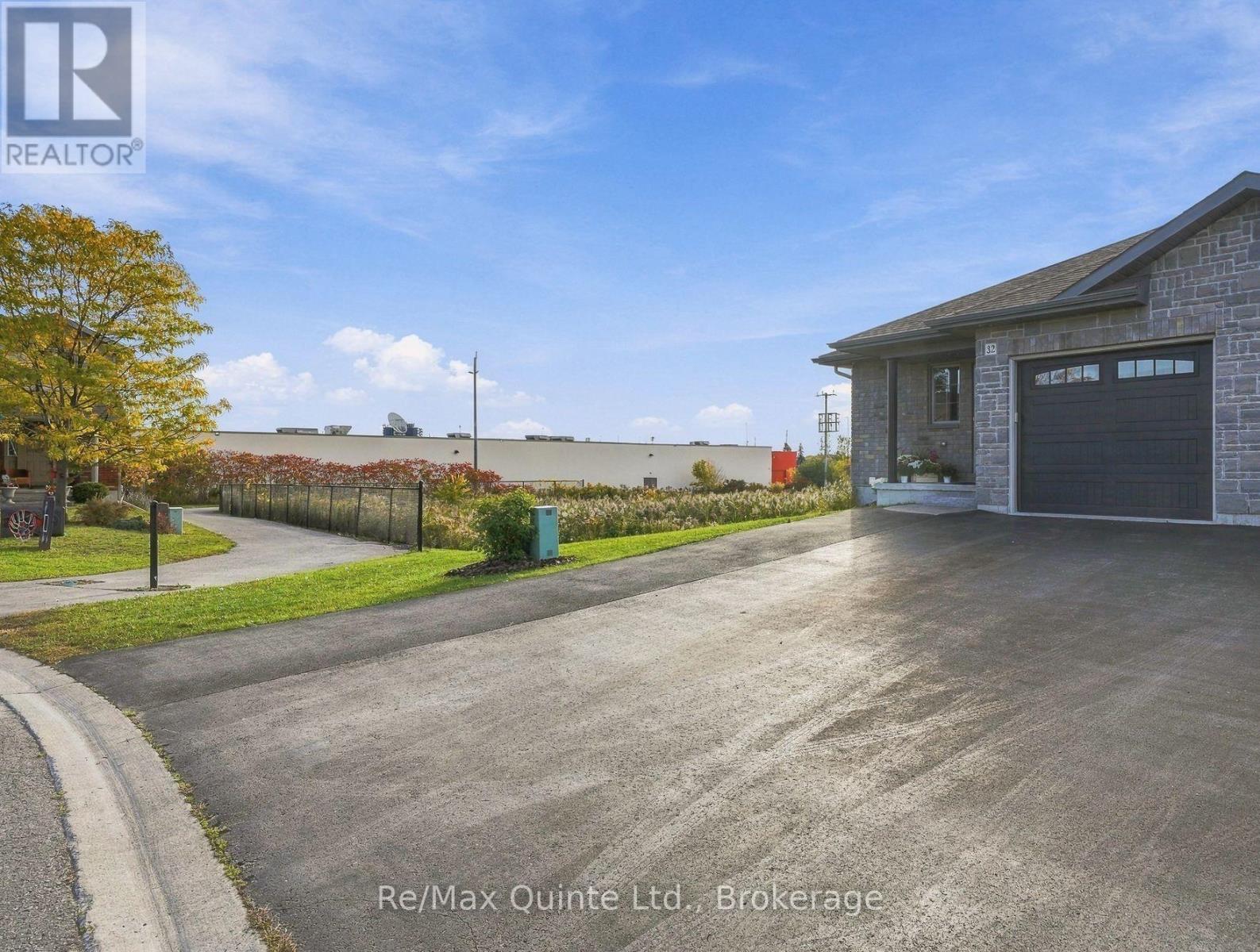 32 Cortland Crescent, Quinte West, ON photo 4