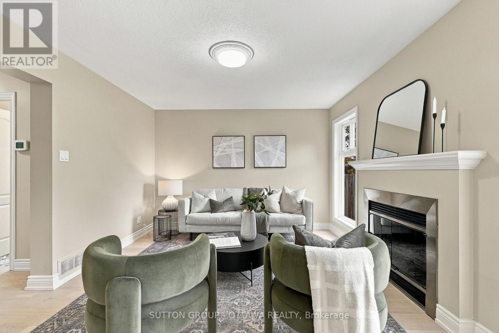476 Rougemount Crescent — photo 14