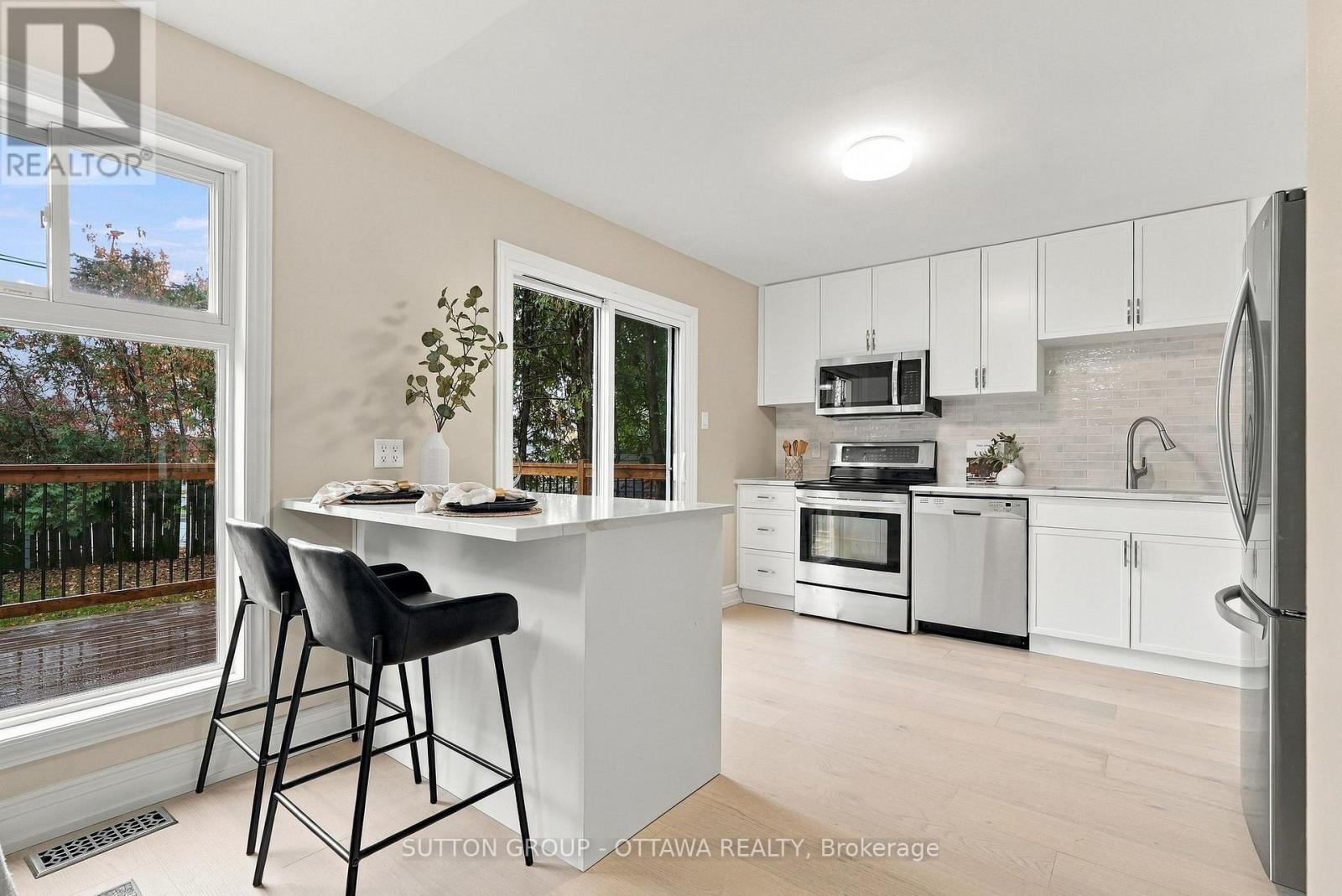 476 Rougemount Crescent — photo 16