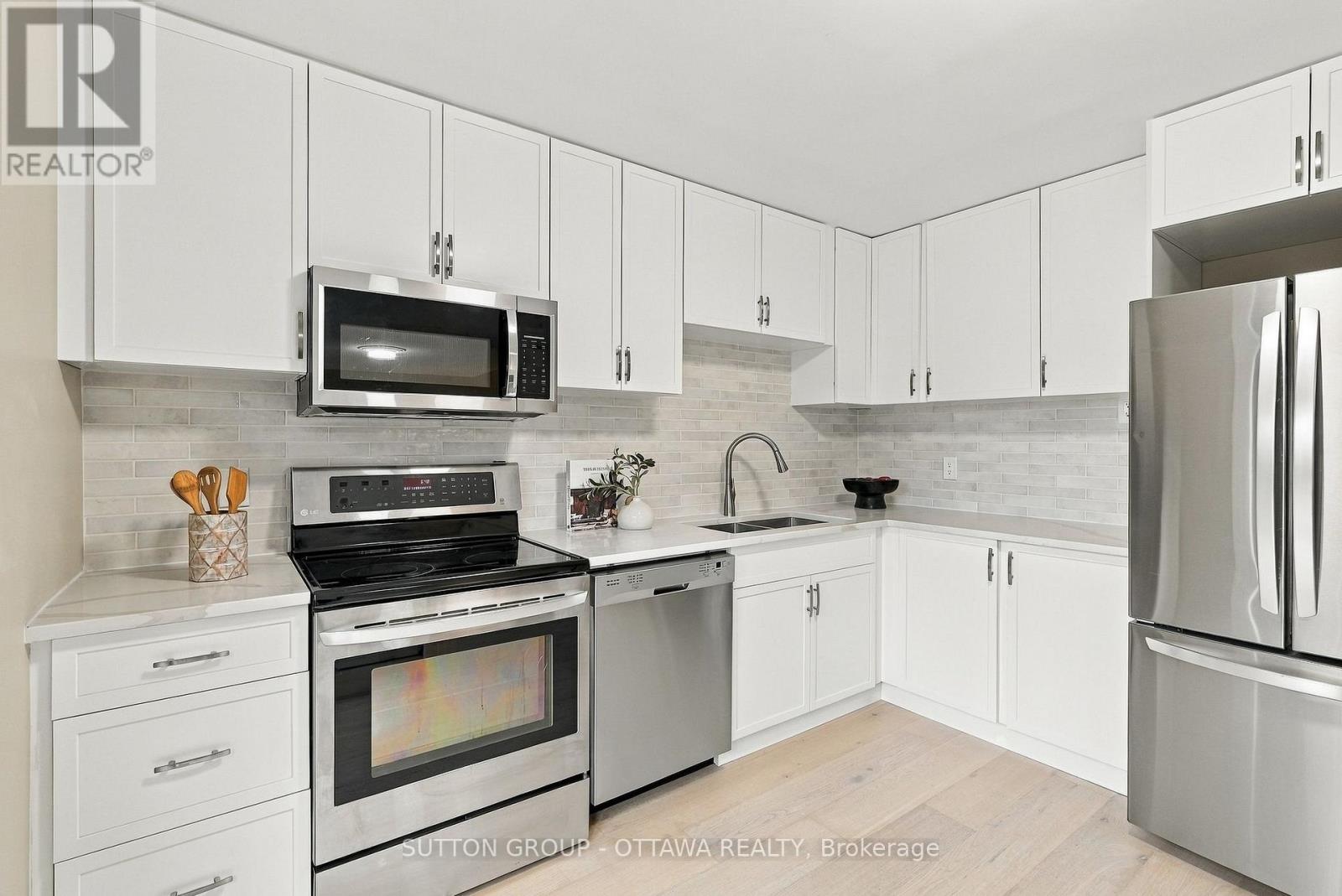 476 Rougemount Crescent — photo 19