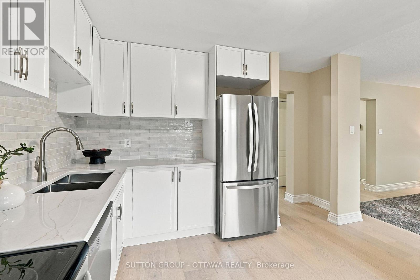 476 Rougemount Crescent — photo 20