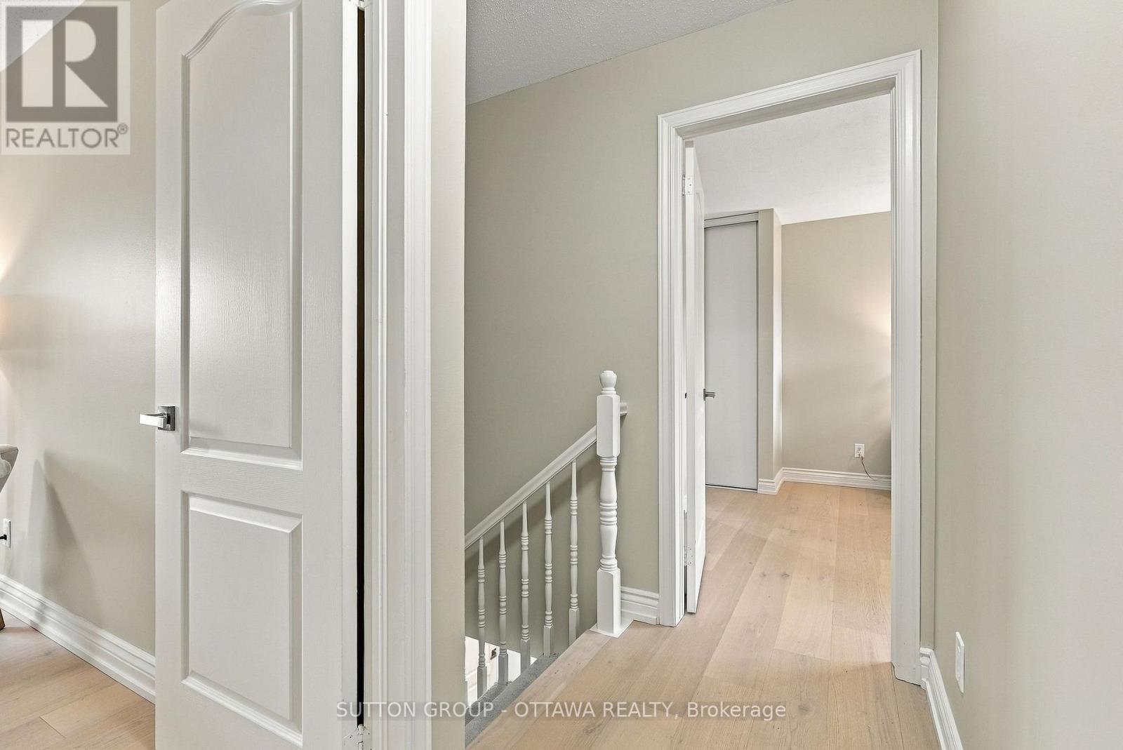 476 Rougemount Crescent — photo 25