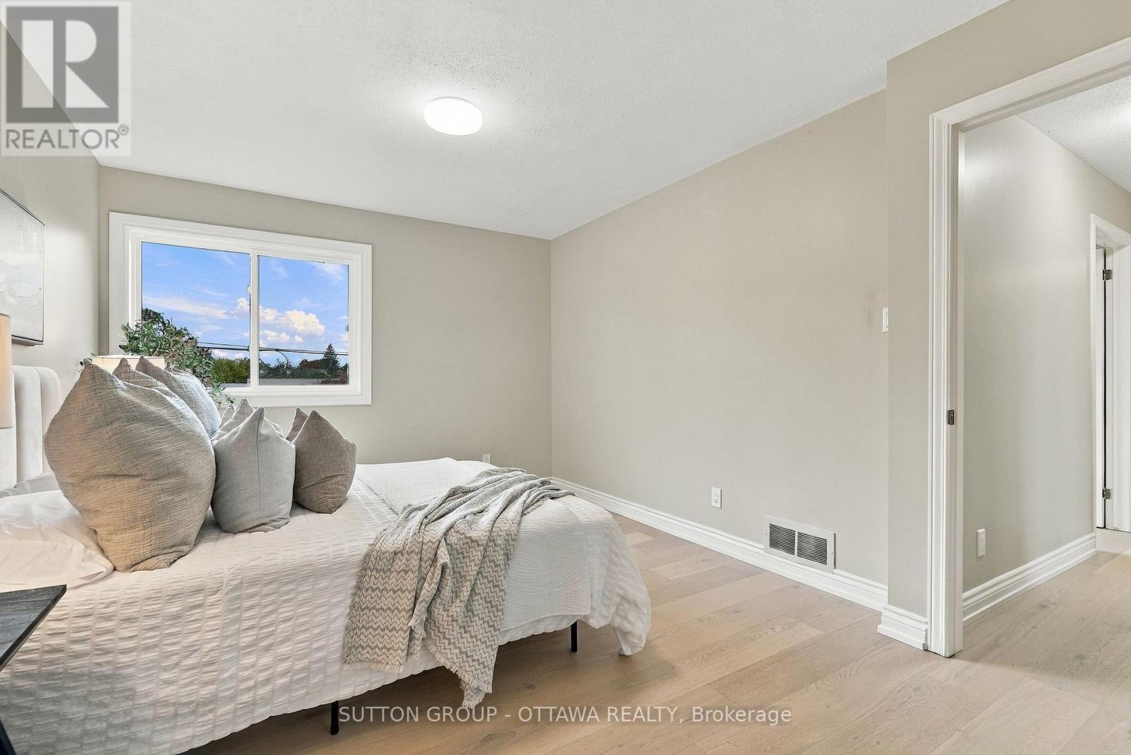 476 Rougemount Crescent — photo 28
