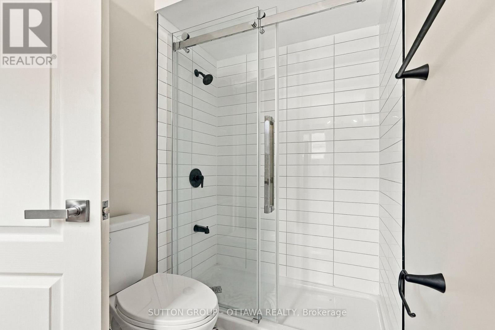 476 Rougemount Crescent — photo 31