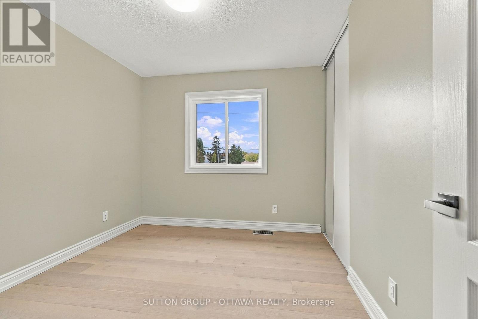 476 Rougemount Crescent — photo 34
