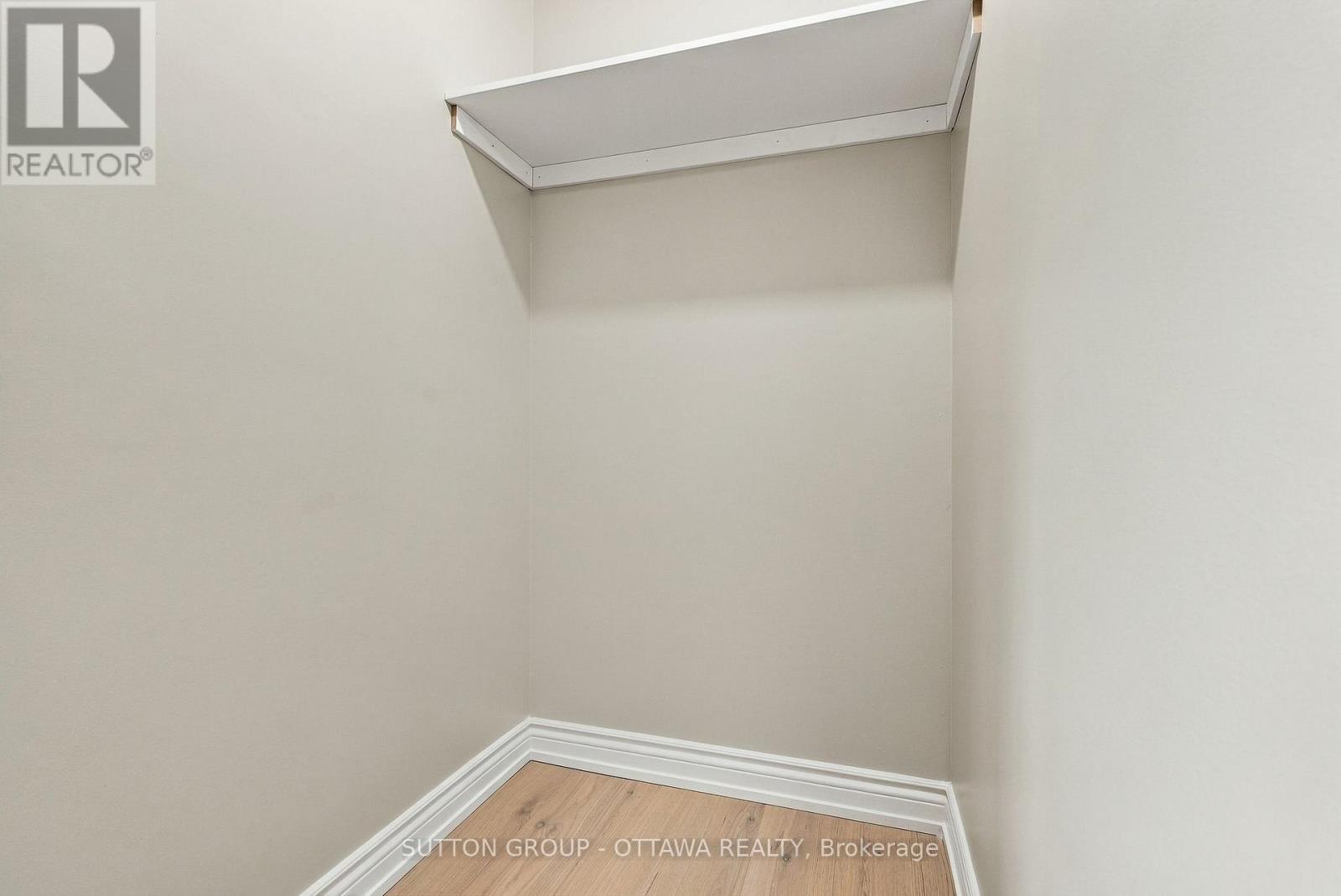476 Rougemount Crescent — photo 36