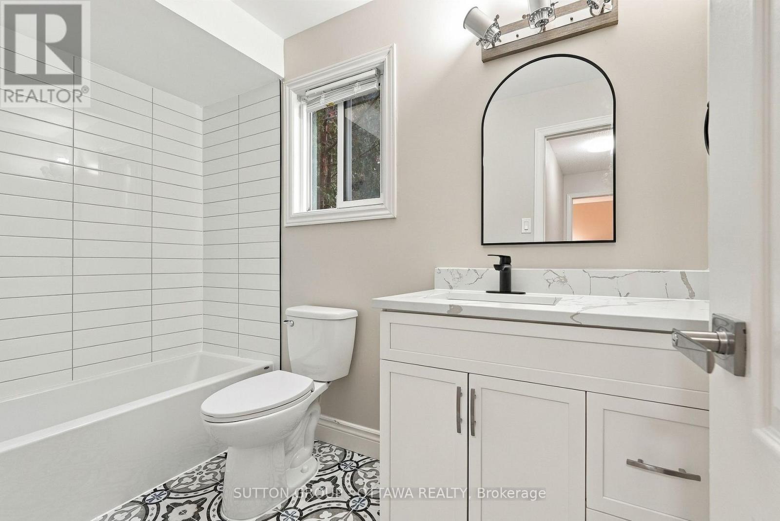 476 Rougemount Crescent — photo 37