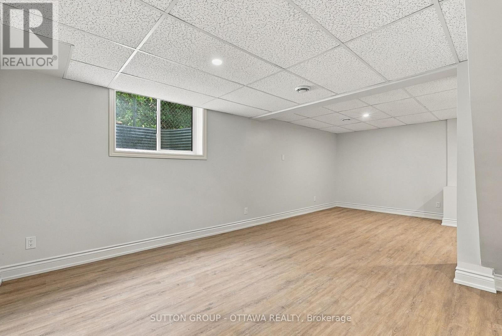 476 Rougemount Crescent — photo 40