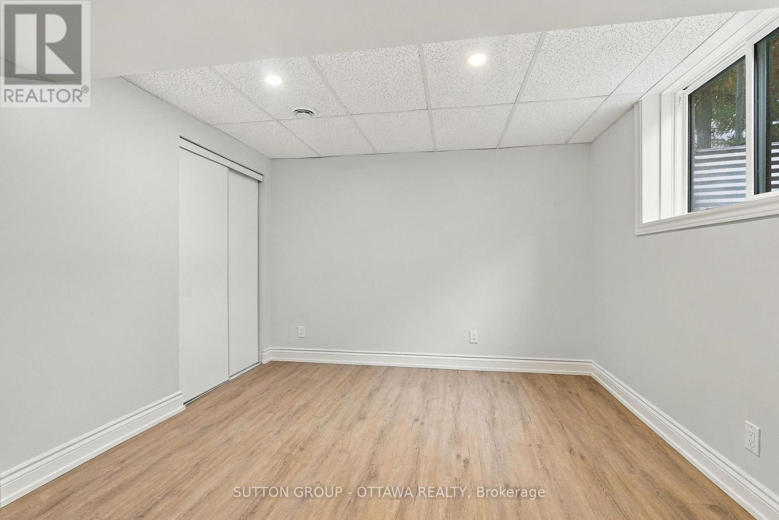 476 Rougemount Crescent — photo 41