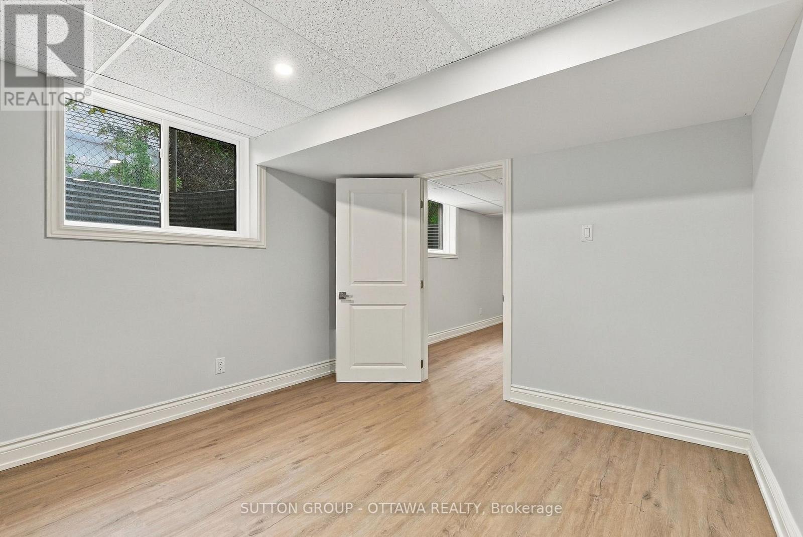 476 Rougemount Crescent — photo 42