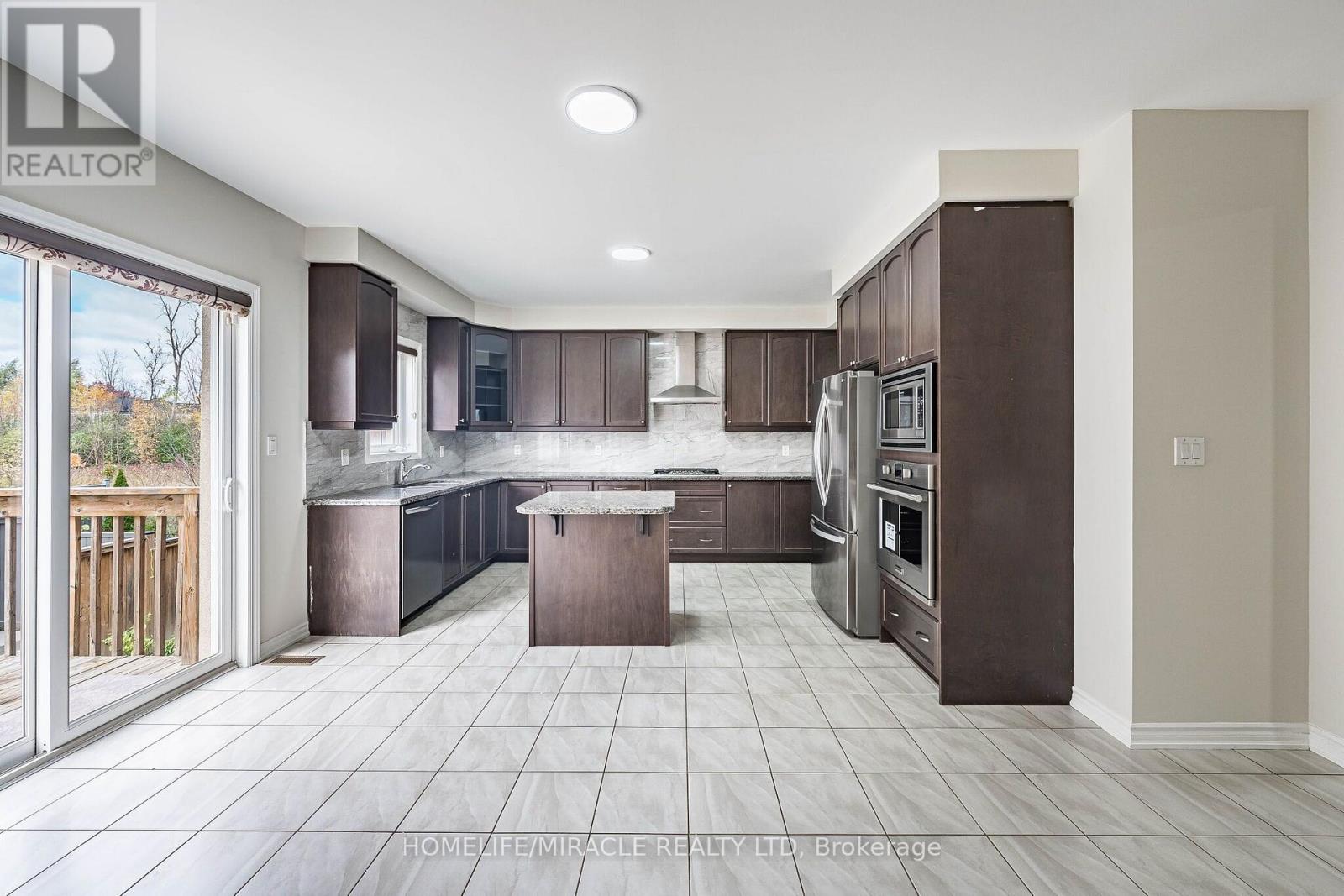 372 Remembrance Road, Brampton, ON photo 10