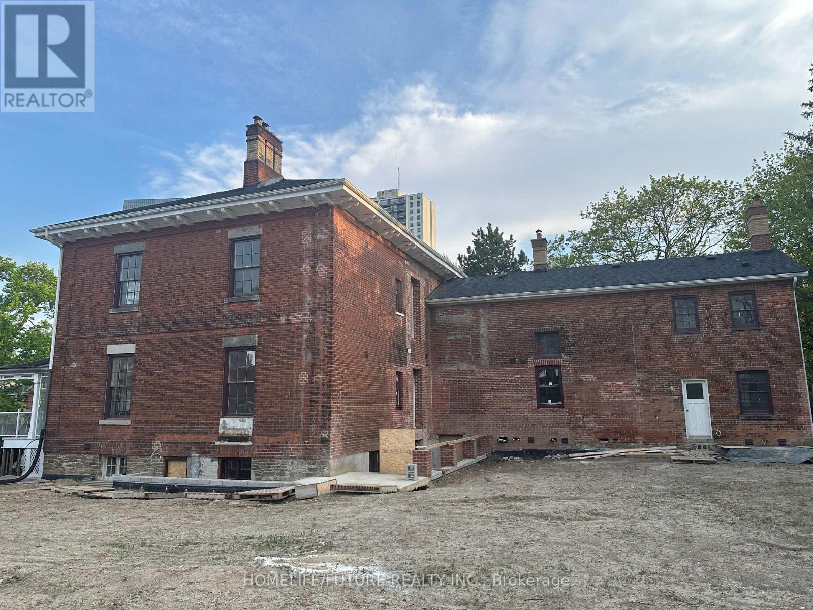 64 KING STREET - 12