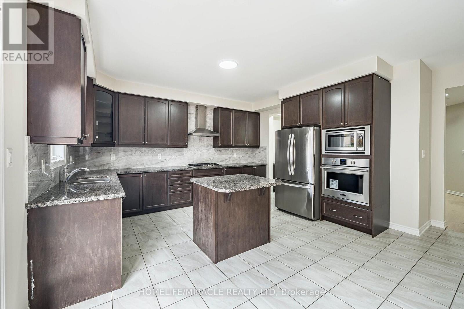 372 Remembrance Road, Brampton, ON photo 9