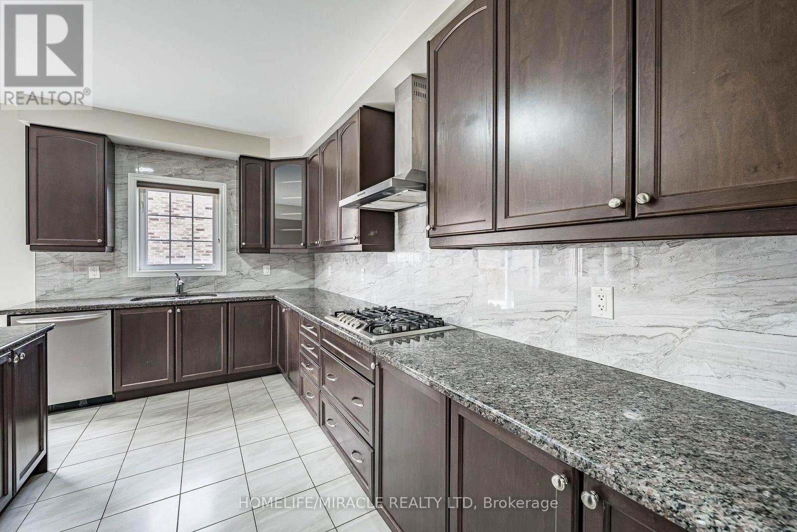 372 REMEMBRANCE ROAD - 14
