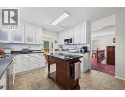 Partial bathroom - 718 Driftwood Place, Kamloops, BC V2B7Y5 Photo 9