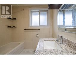 Upper - 57 Chancellor Drive, Toronto, ON M1G2W4 Photo 18