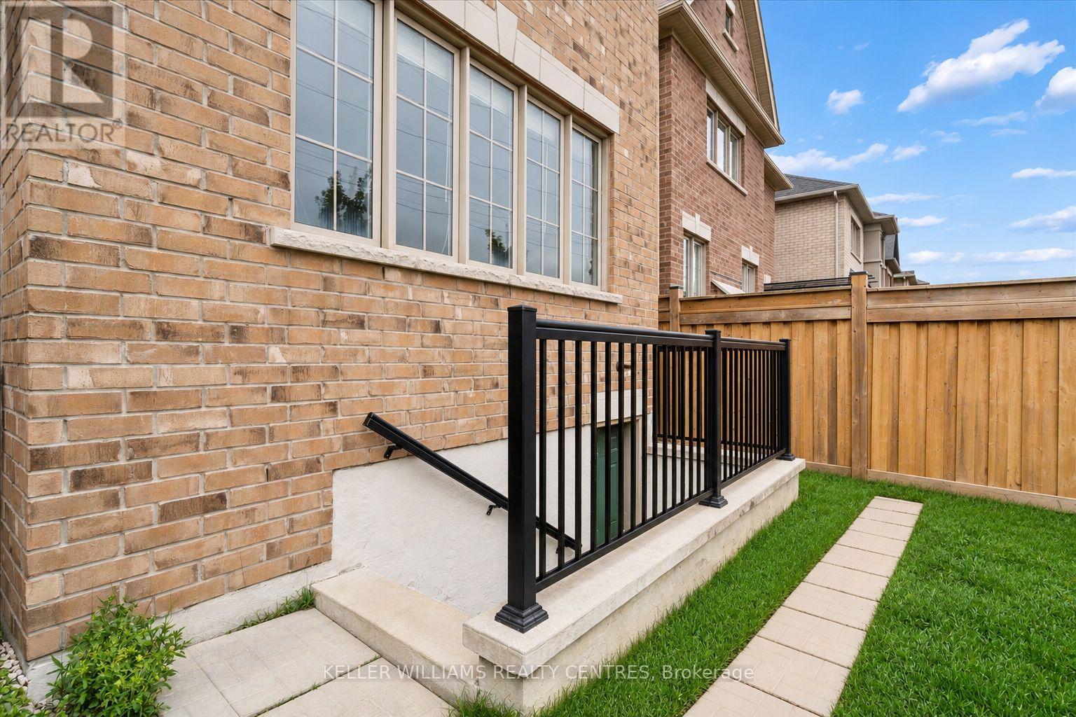 668 McGregor Farm Trail, Newmarket, ON photo 19