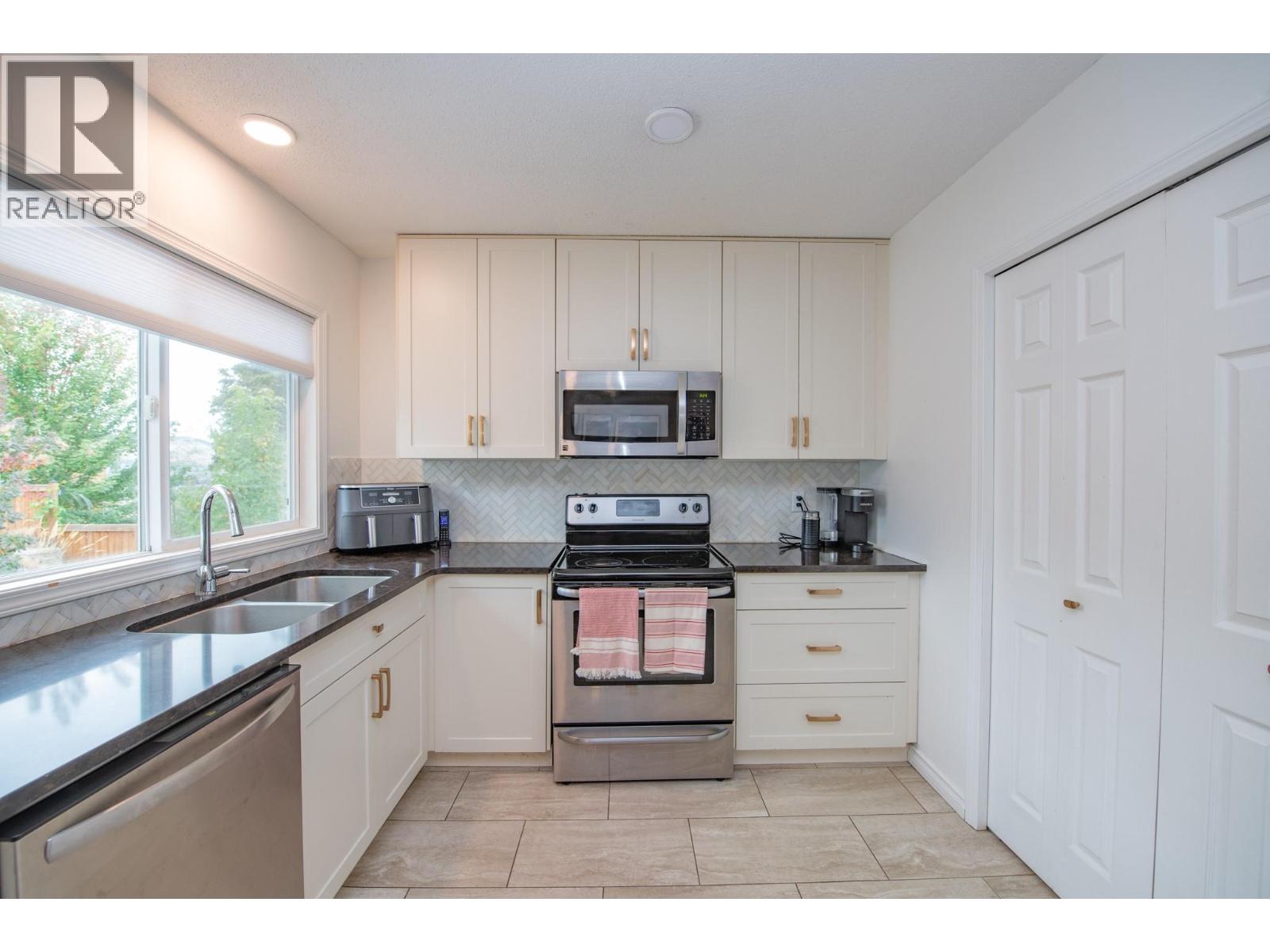 1200 28th Avenue, Vernon