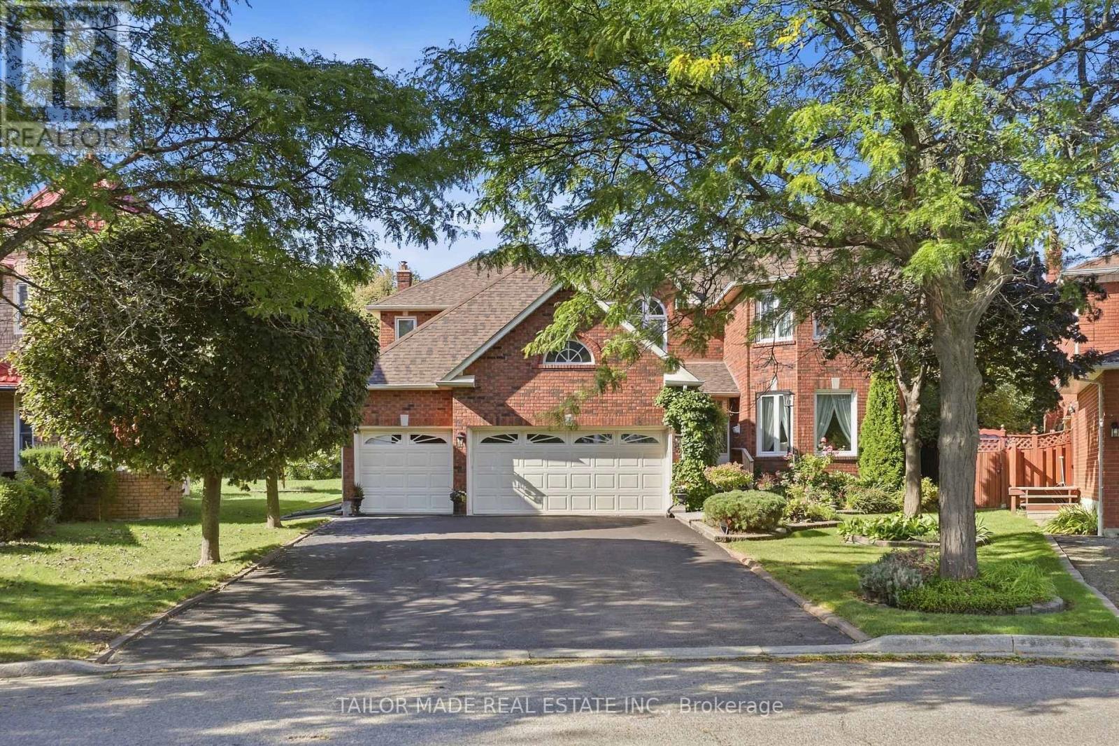 52 Casper Crescent, Brampton, ON photo 2
