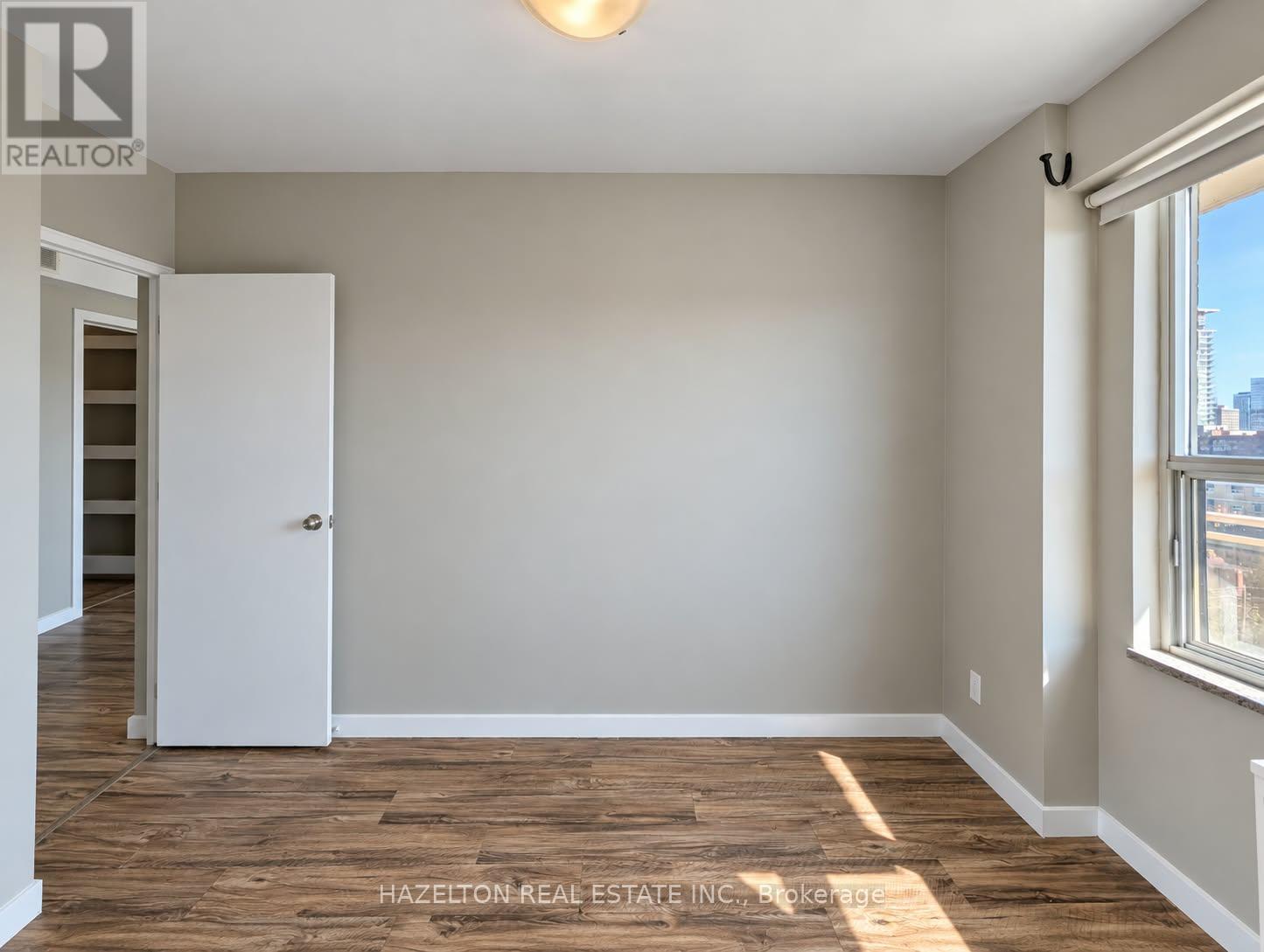 206 St George Street — photo 11