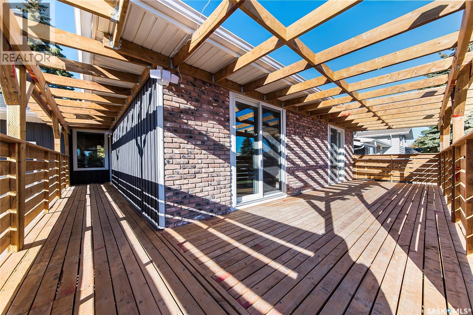 330 Acadia DRIVE - 4