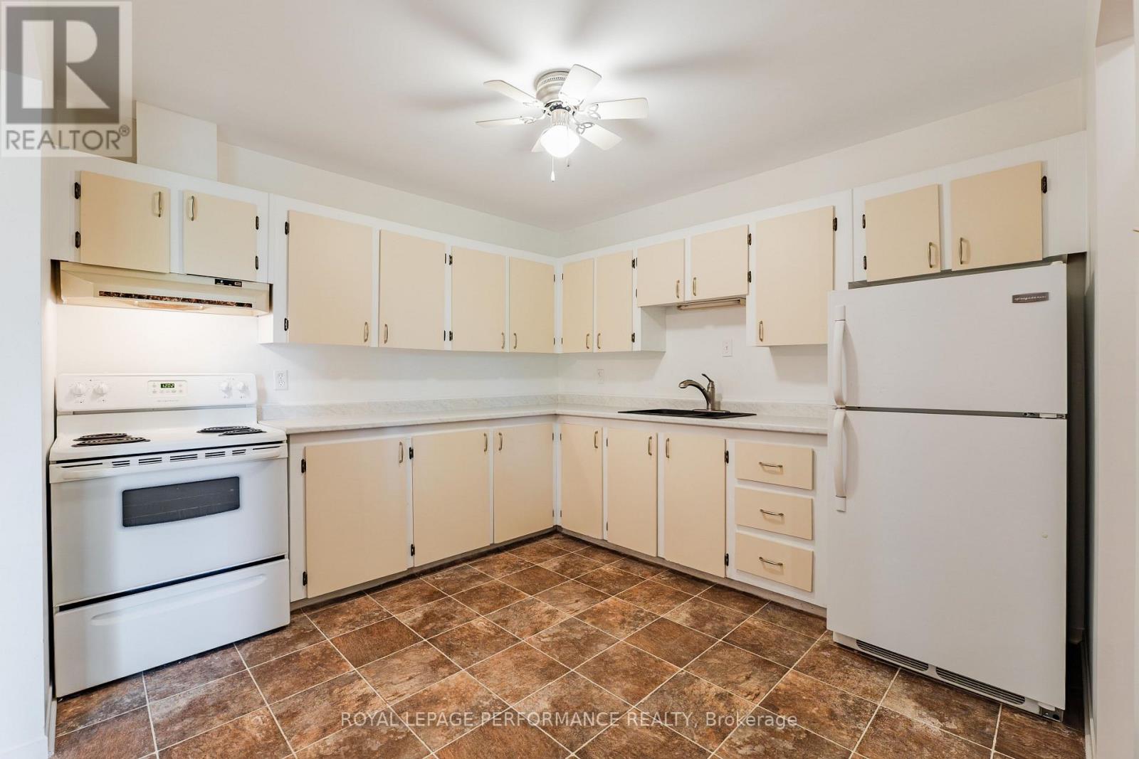 220 Kenyon Street — photo 23