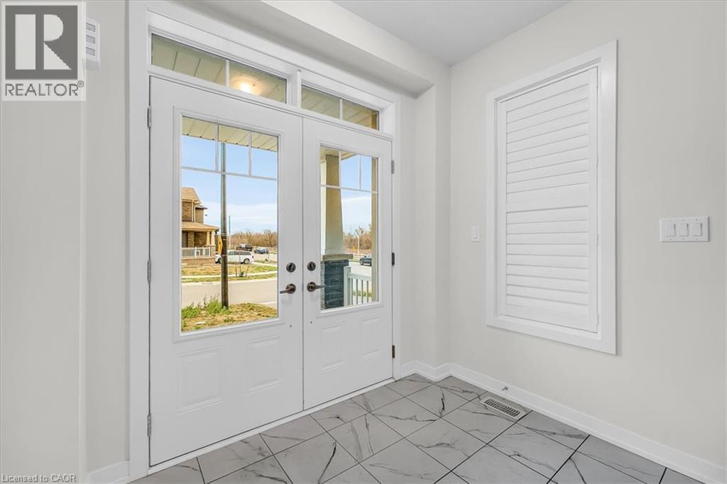 35 SANTOS Drive, Caledonia — photo 5